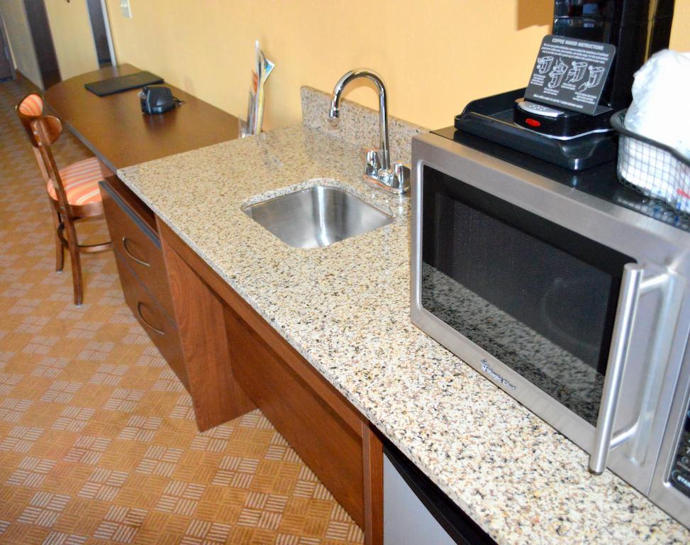 Microtel Inn And Suites By Wyndham Rawlins Room photo
