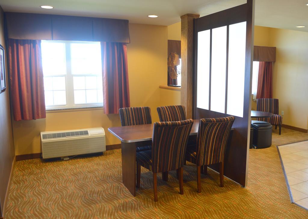 Microtel Inn And Suites By Wyndham Rawlins Exterior photo